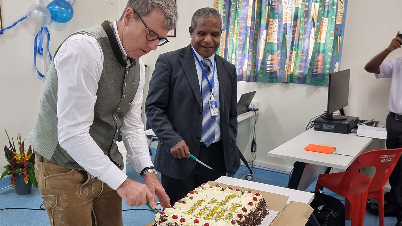 CakeCuttingCeremony in Papua New Guinea